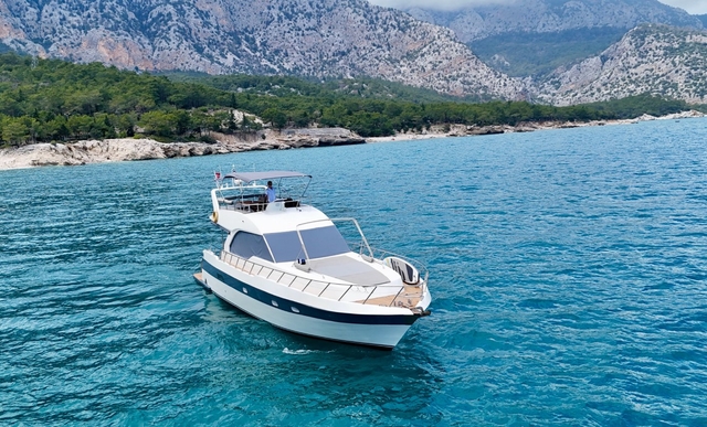 Lüks Özel Yat ile Antalya'da Tam Gün: Şelale, Ada ve Limitsiz İçecek | Harem Jr