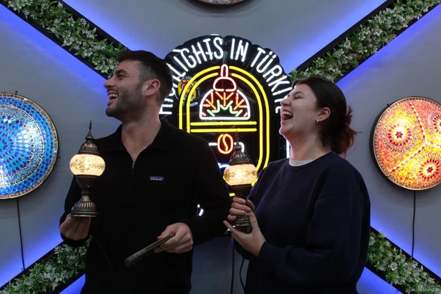 Antalya’da Mozaik Cam Lamba Atölyesi