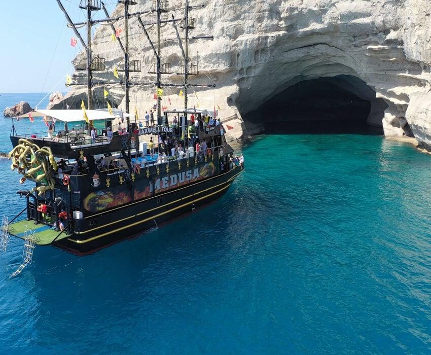 Pirate Boat Tour with Lunch in Kemer