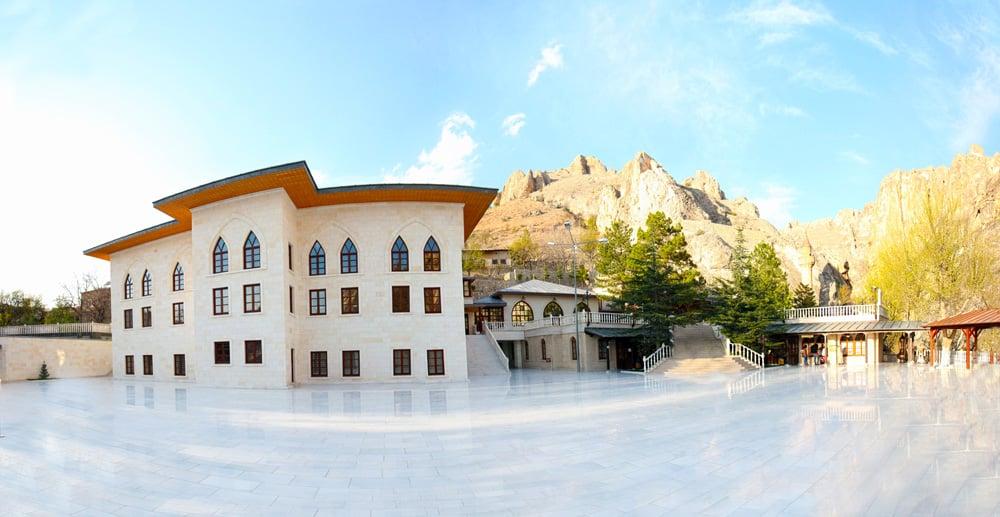 Somuncu Baba Türbesi ve Külliyesi
